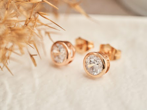 Diamond stud earrings.