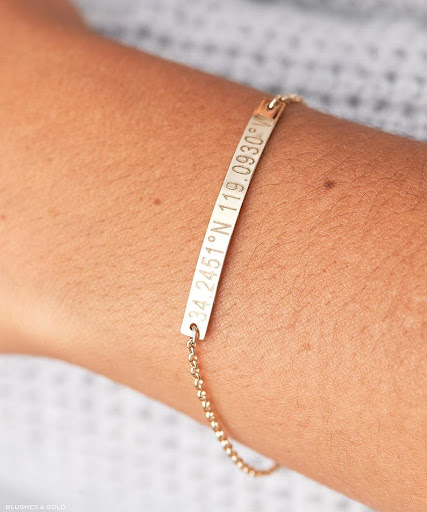 small bracelet with customizable writing