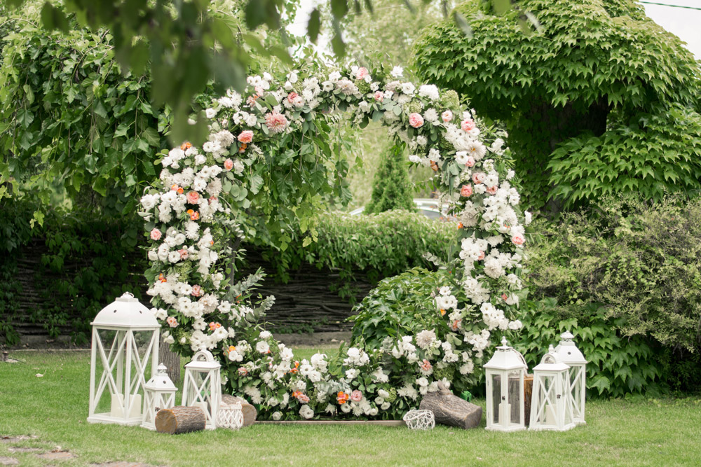 flower arch with white flowers