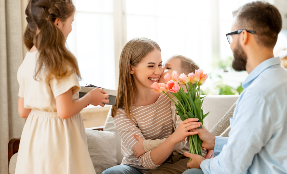 A family surprises mom on Mother's Day with flowers.